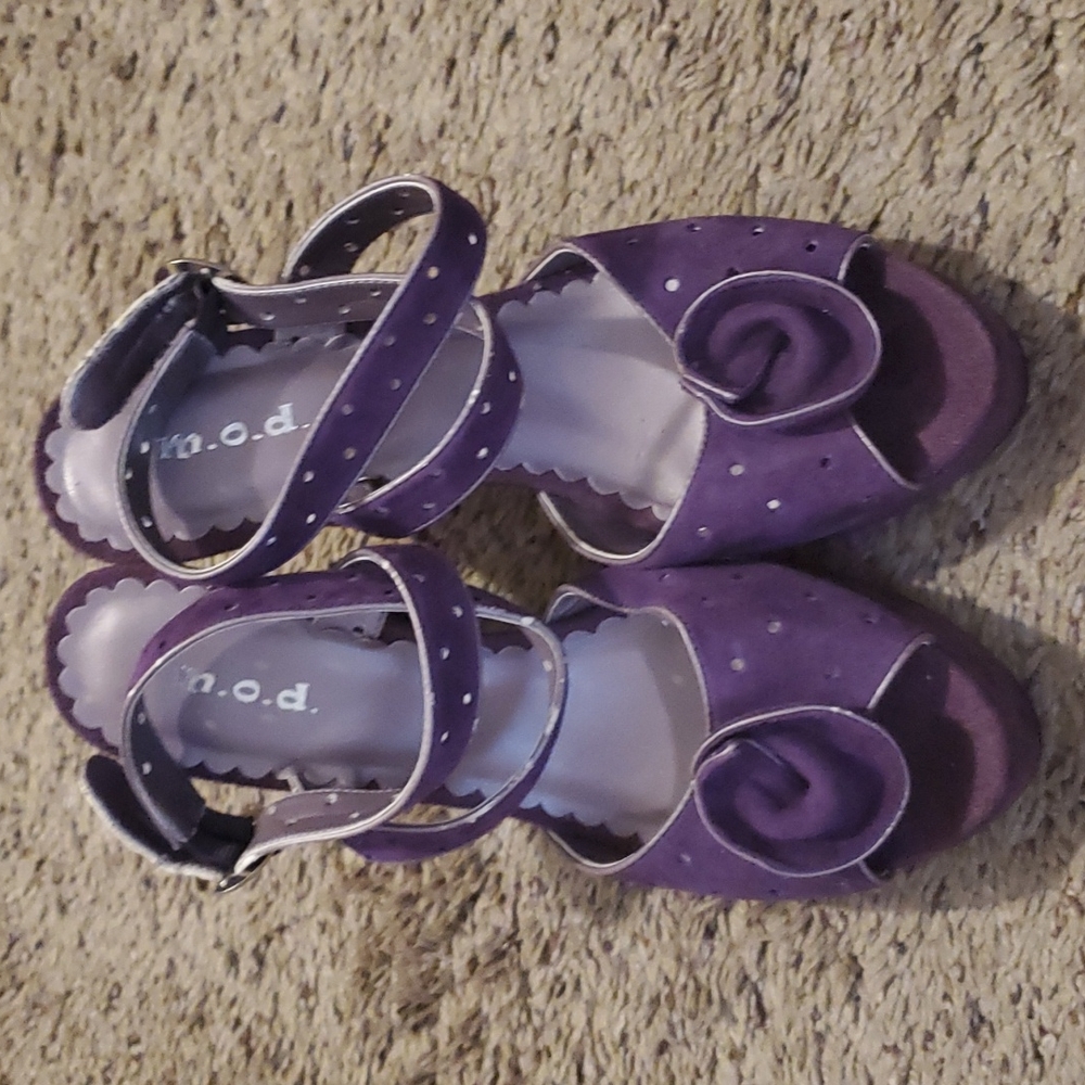 M.O.D. sandals